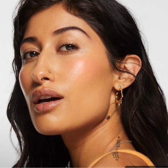 Milk Cloud Glow Primer 27oz Bottle NIB Hydrates, Evens, & Brightens Skin - Picture 5 of 7